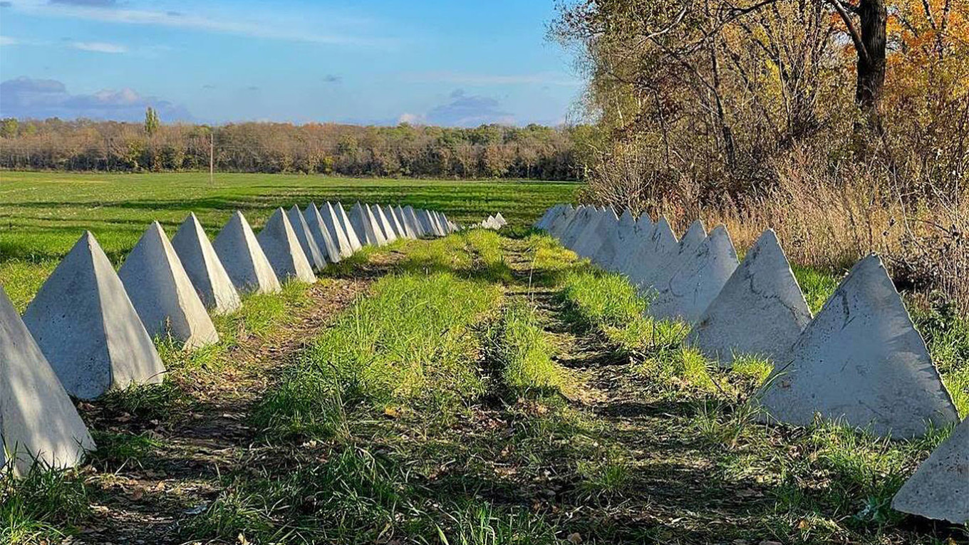 Ukraine Intensifies Border Fortifications Along Belarus